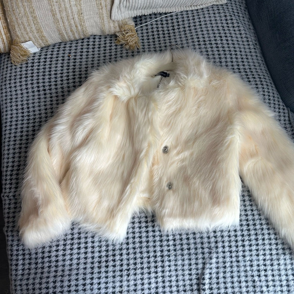 On sale New Cream Faux fur jacket 🧚‍♀️